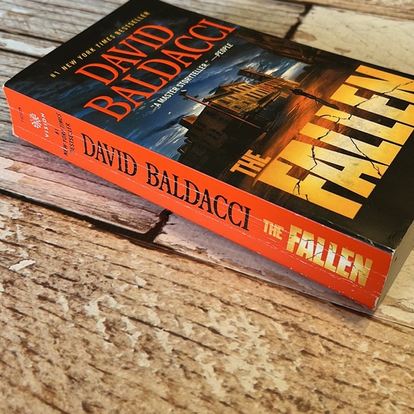 The Fallen: A Memory Man Novel - Picture 2 of 3